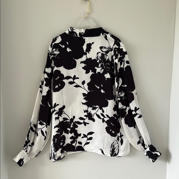 NWT WHBM Floral Black and White Top - Picture 5 of 7